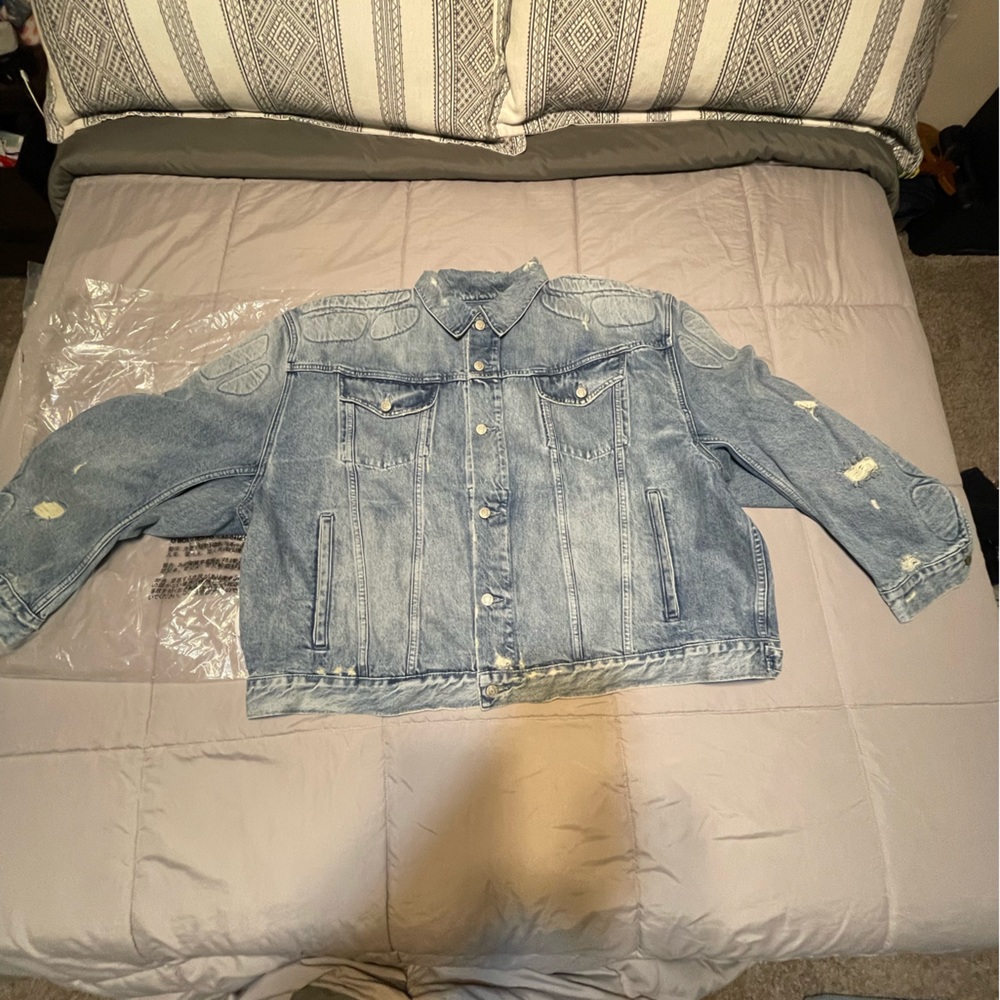 New Yeezy x Gap Engineered by Balenciaga Padded Denim Jacket Sz XL.